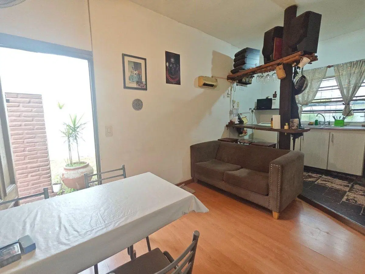 VENTA Casa 3 ambientes en Ituzaingó. Amplio lote. 2