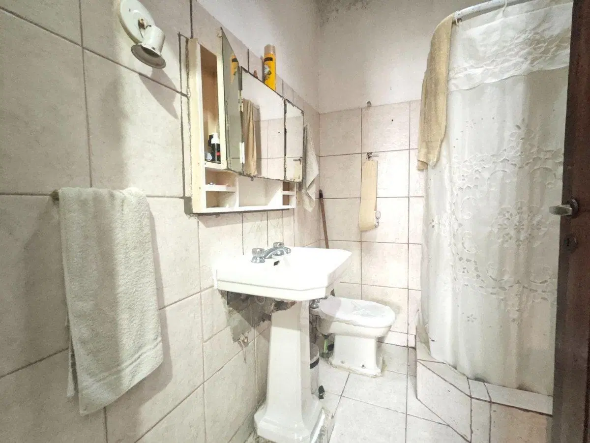 VENTA Casa 3 ambientes en Ituzaingó. Amplio lote. 4