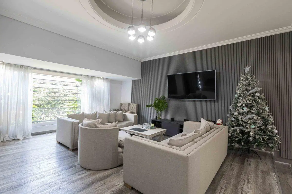 VENTA ESPECTACULAR CASA IMPECABLE EN BANFIELD 4