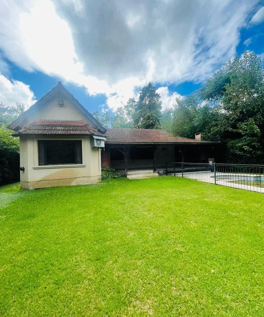 VENTA CASA 4 AMB Y DEPENDENCIA COUNTRY SAN CARLOS 5