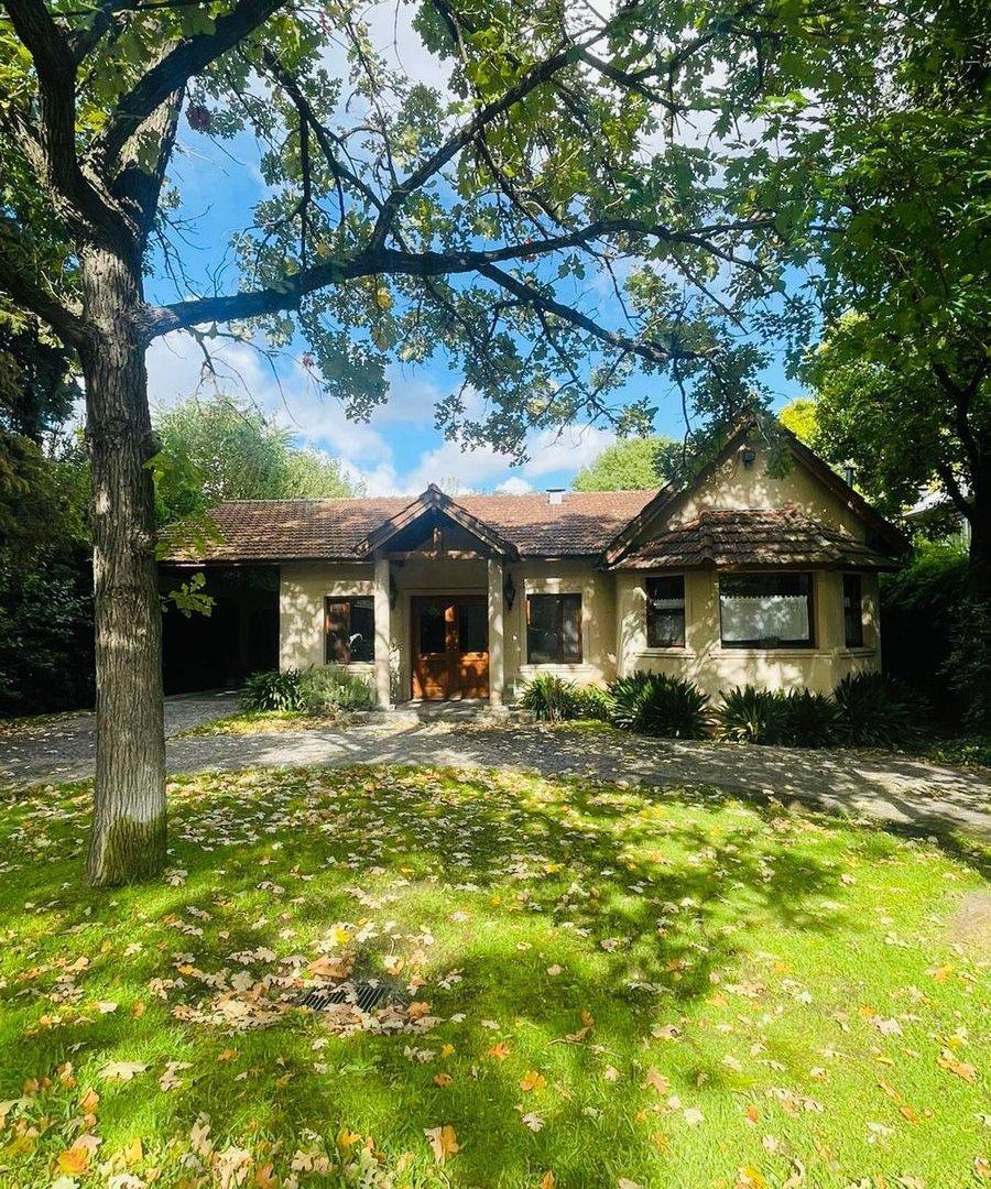VENTA CASA 4 AMB Y DEPENDENCIA COUNTRY SAN CARLOS
