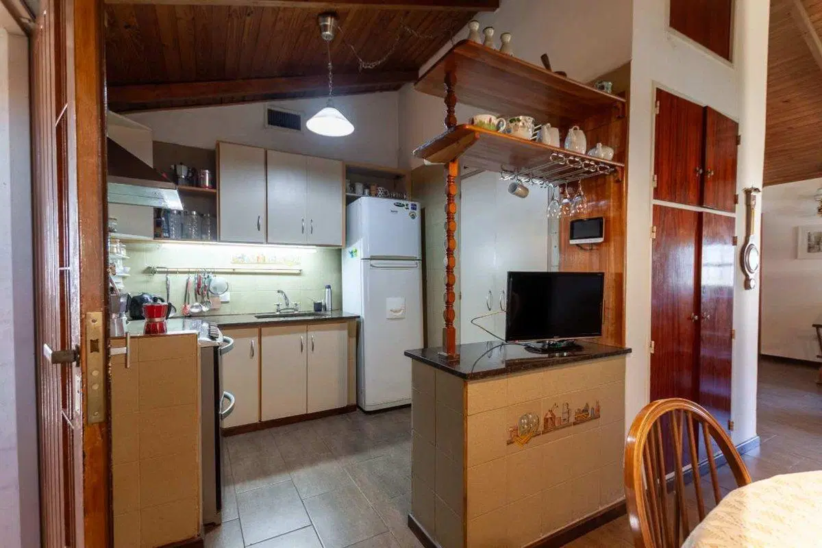 VENTA Casa 6 Amb. Con Piscina y Quincho en PALOMAR 3