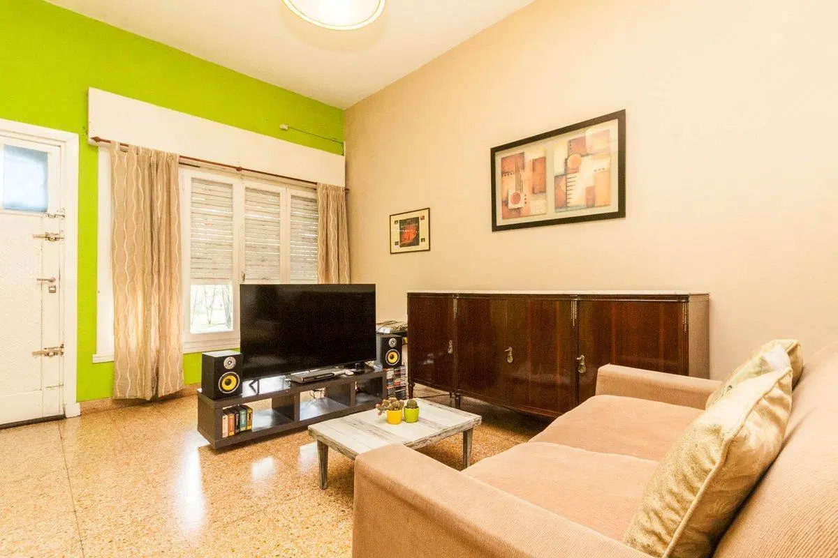 VENTA Casa 3 ambientes con local en Lomas. 2