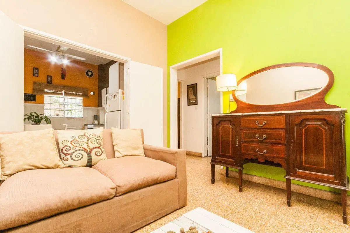 VENTA Casa 3 ambientes con local en Lomas. 3