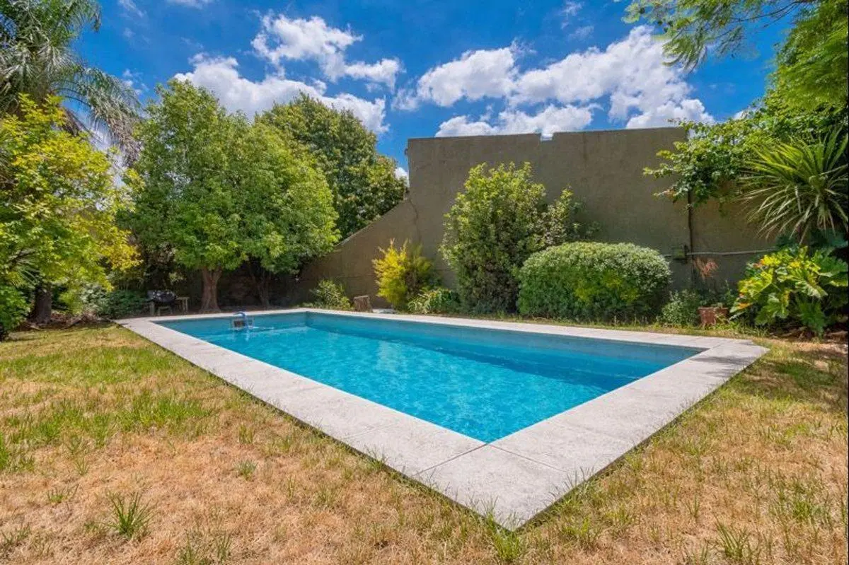 Venta Casa 6 amb jardin pileta cochera 3