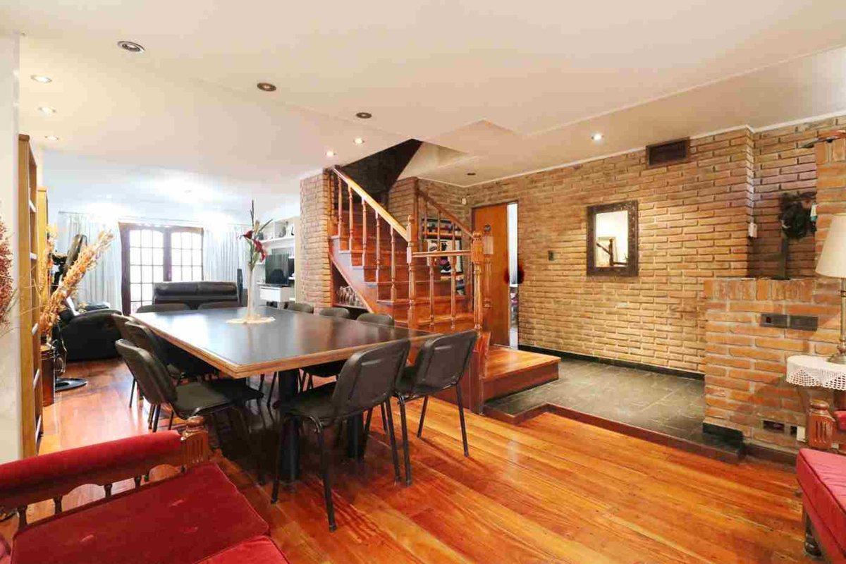 Venta casa Belgrano, casi Barrio chino