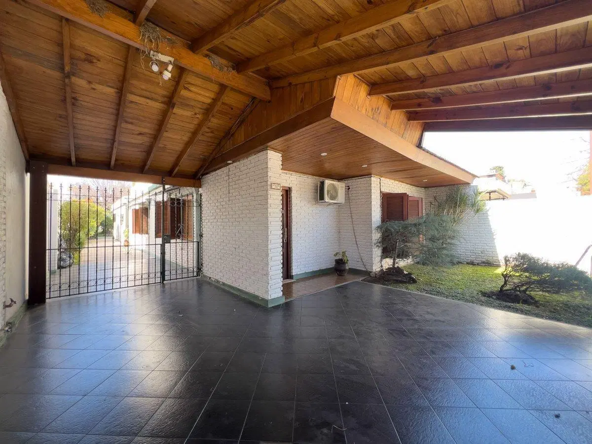 VIVIENDA MULTIFAMILIAR: Casa+Depto. 10,50x76 mts. 5