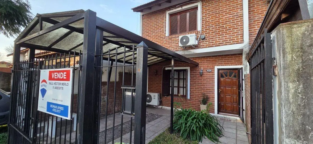 CASA PH  COCHERA Y JARDIN  EN CIUDAD EVITA 2