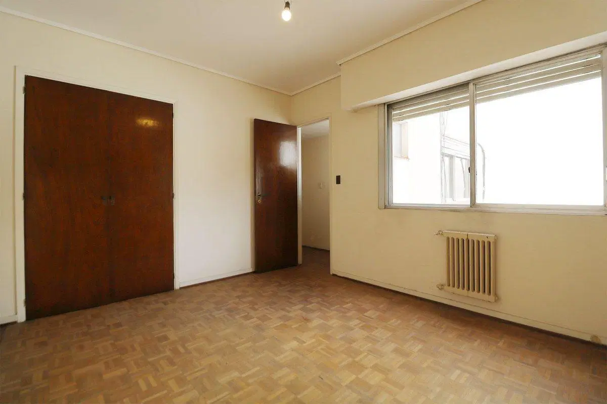 VENTA PISO 4 AMBIENTES C/ DEP, BALCÓN Y COCHERA 3