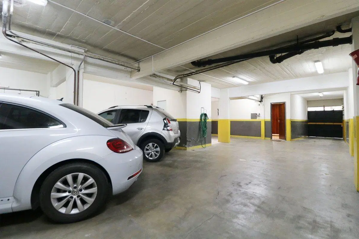 VENTA PISO 4 AMBIENTES C/ DEP, BALCÓN Y COCHERA 4