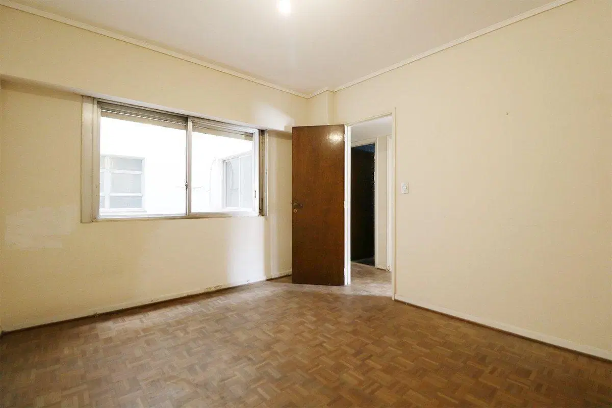 VENTA PISO 4 AMBIENTES C/ DEP, BALCÓN Y COCHERA 5