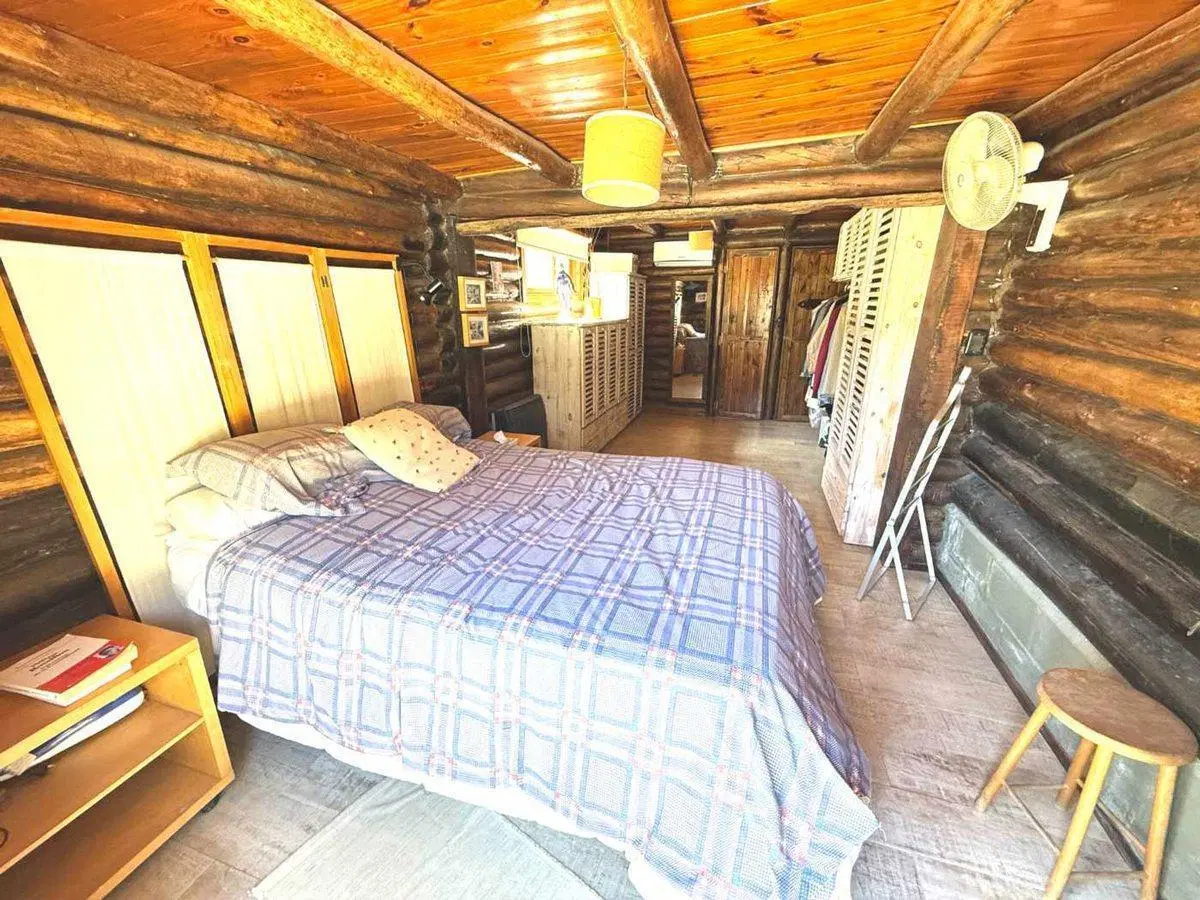 Venta Casa-quinta con quincho, pileta y 2 cocheras 5