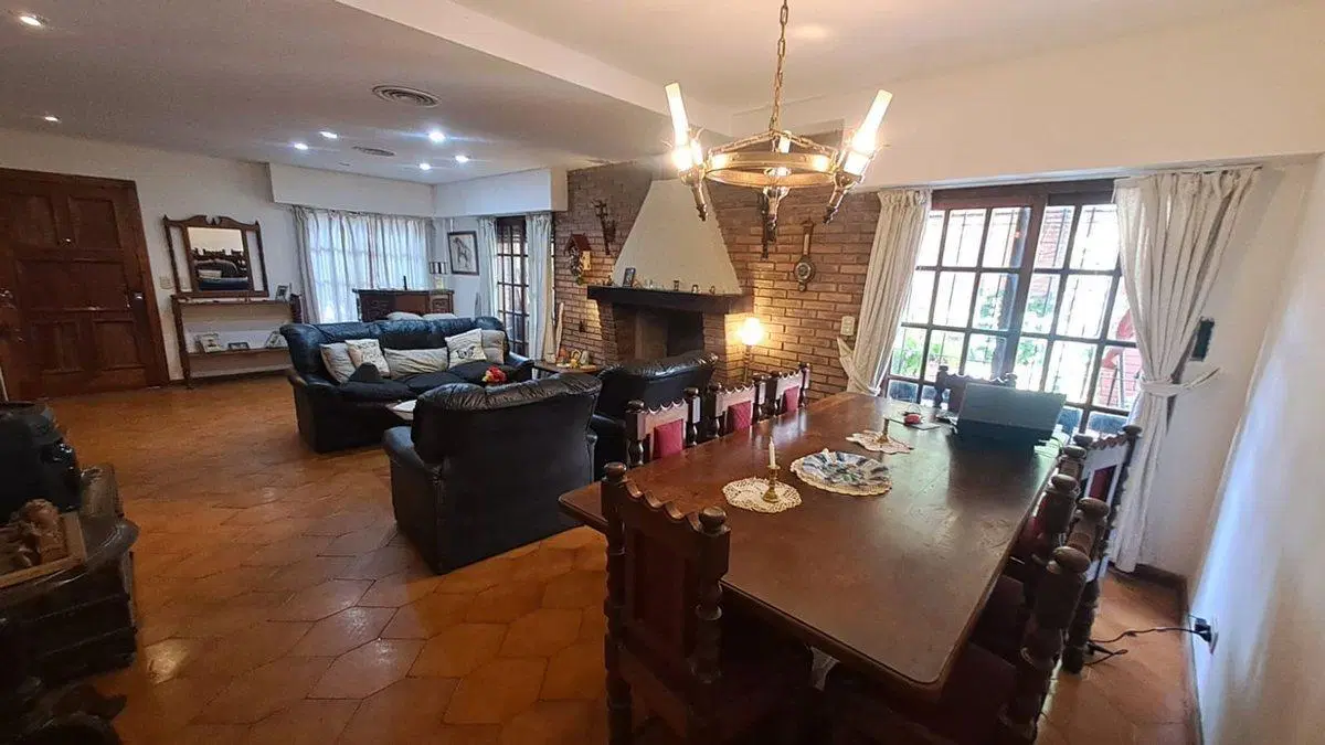 VENTA CASA 7 AMB CON JARDIN EN FLORIDA 3