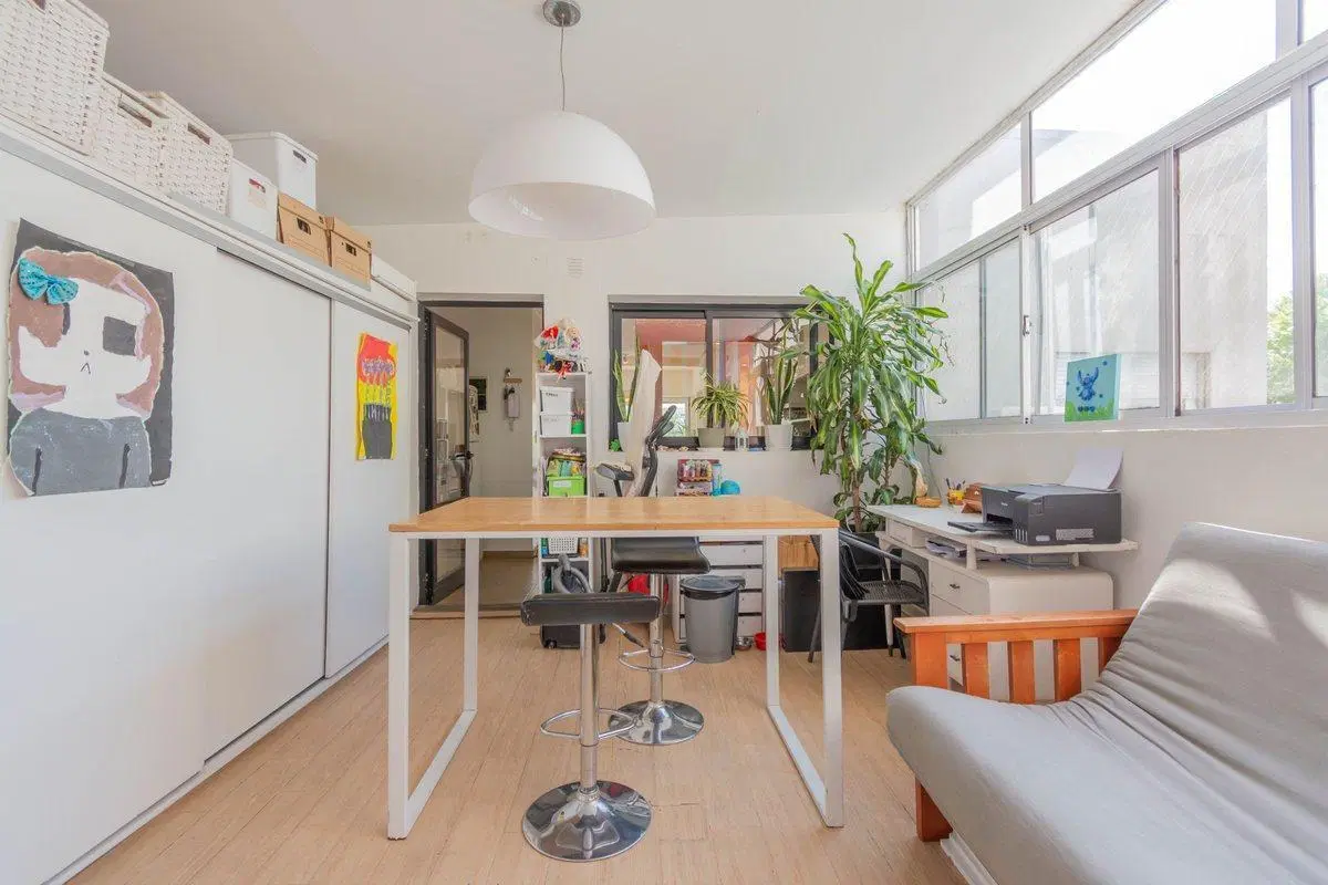 3 ambientes con balcón terraza y terraza propia. 5