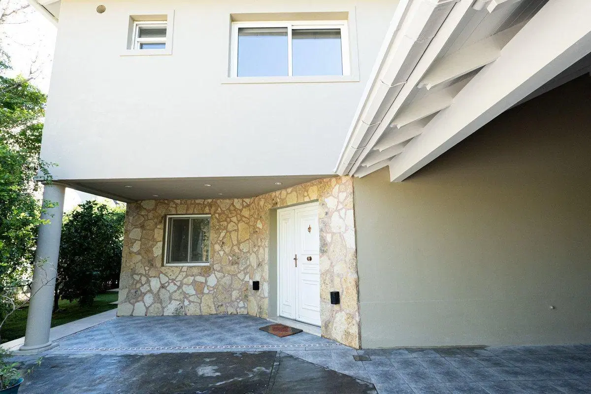 Venta casa 4/5 ambientes-Barrio Lomas de Benavidez 2