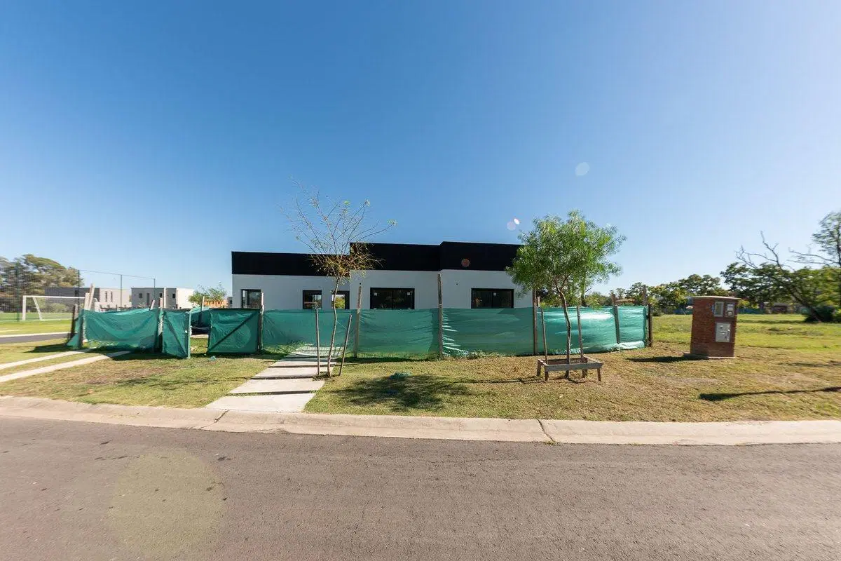VENTA CASA 4 AMBIENTES SANTA SOFIA PILAR DEL ESTE 2