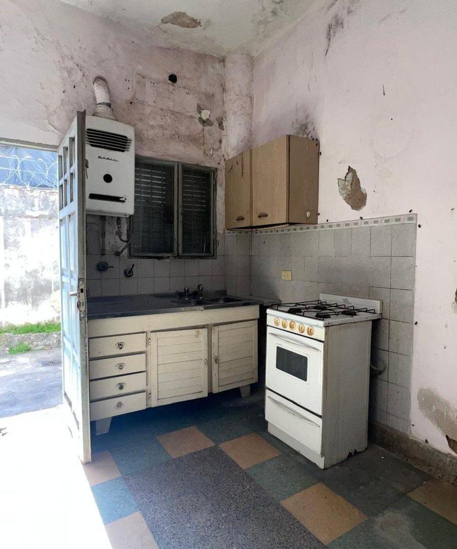 Foto de VENTA PH 2 AMBIENTES A RECICLAR VILLA ADELINA, imagen 2