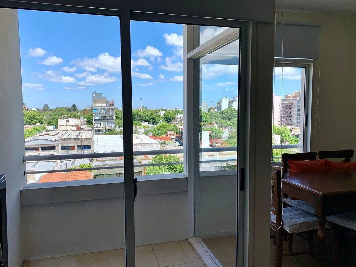 VENTA MONOAMBIENTE CON BALCON LUMINOSO PARQUE CHAS 4