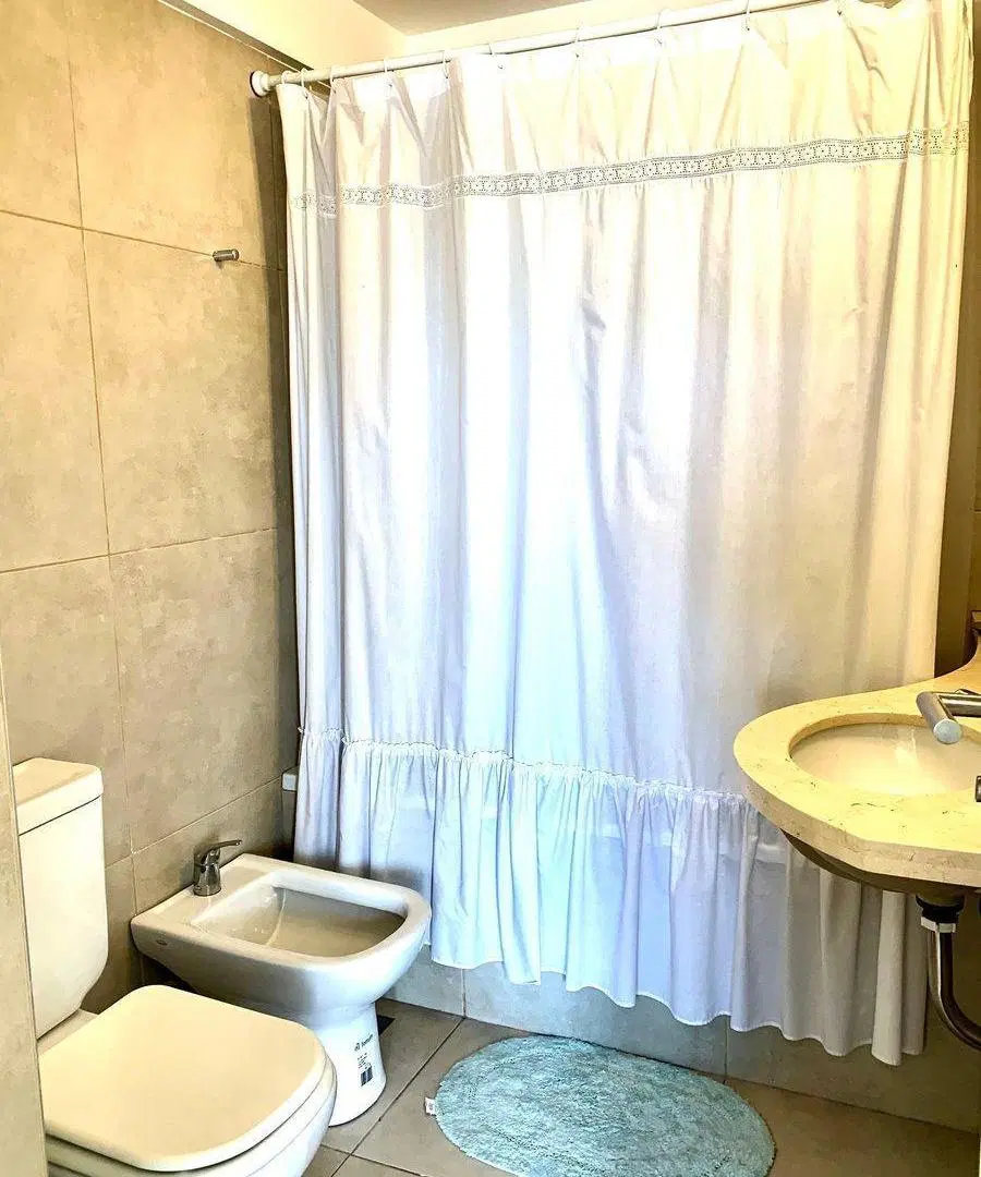 VENTA MONOAMBIENTE CON BALCON LUMINOSO PARQUE CHAS 5