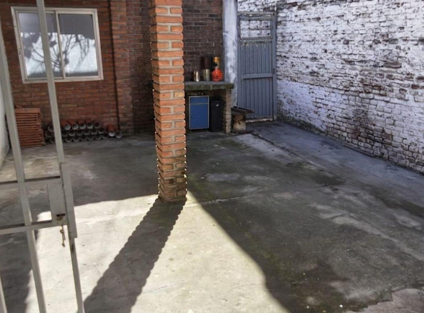 Foto de VENTA CASA A RECICLAR/DEPOSITO EN SAN MARTIN, imagen 1