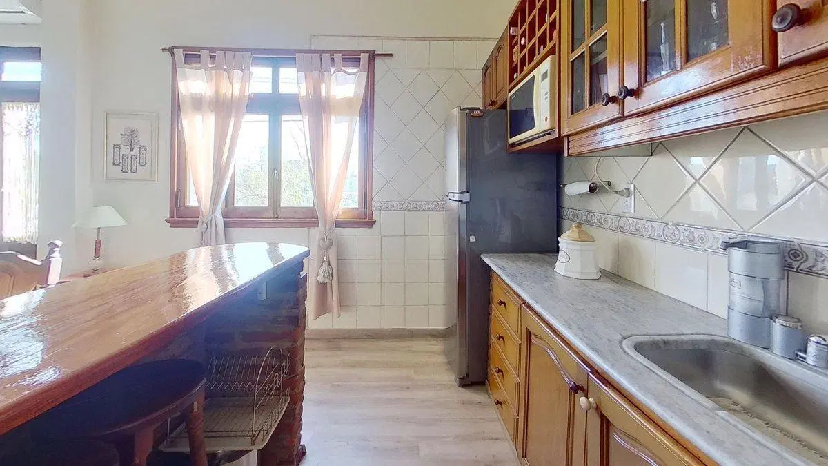 CASA MULTIFAMILIAR 7 AMB. VENTA VALENTIN ALSINA 4
