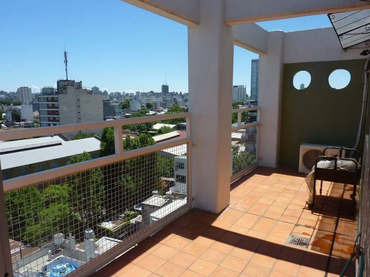 Alquiler 2 ambientes y 1/2 piso alto balcón tza 2