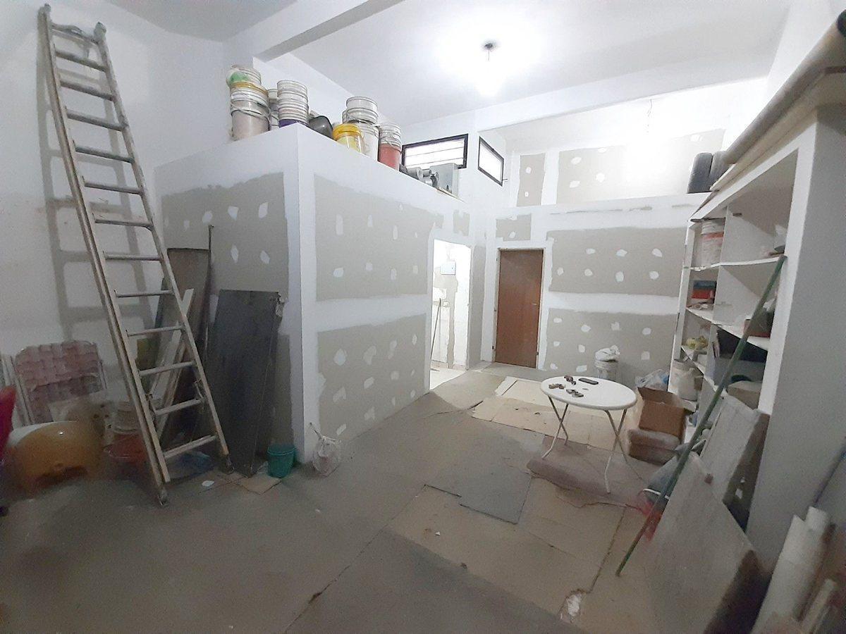 Foto de EXCELENTE LOCAL CON SOTANO "BAJAS EXPENSAS", imagen 3