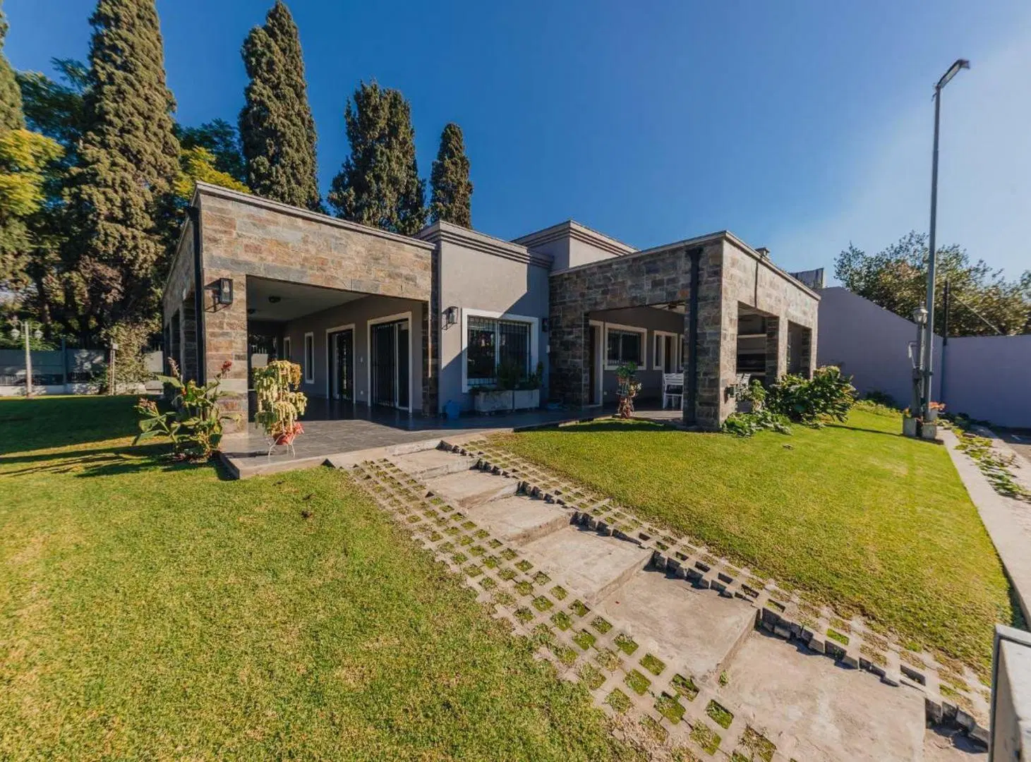 VENTA CASA 4 AMBIENTES + DEPENDENCIA DON TORCUATO 2
