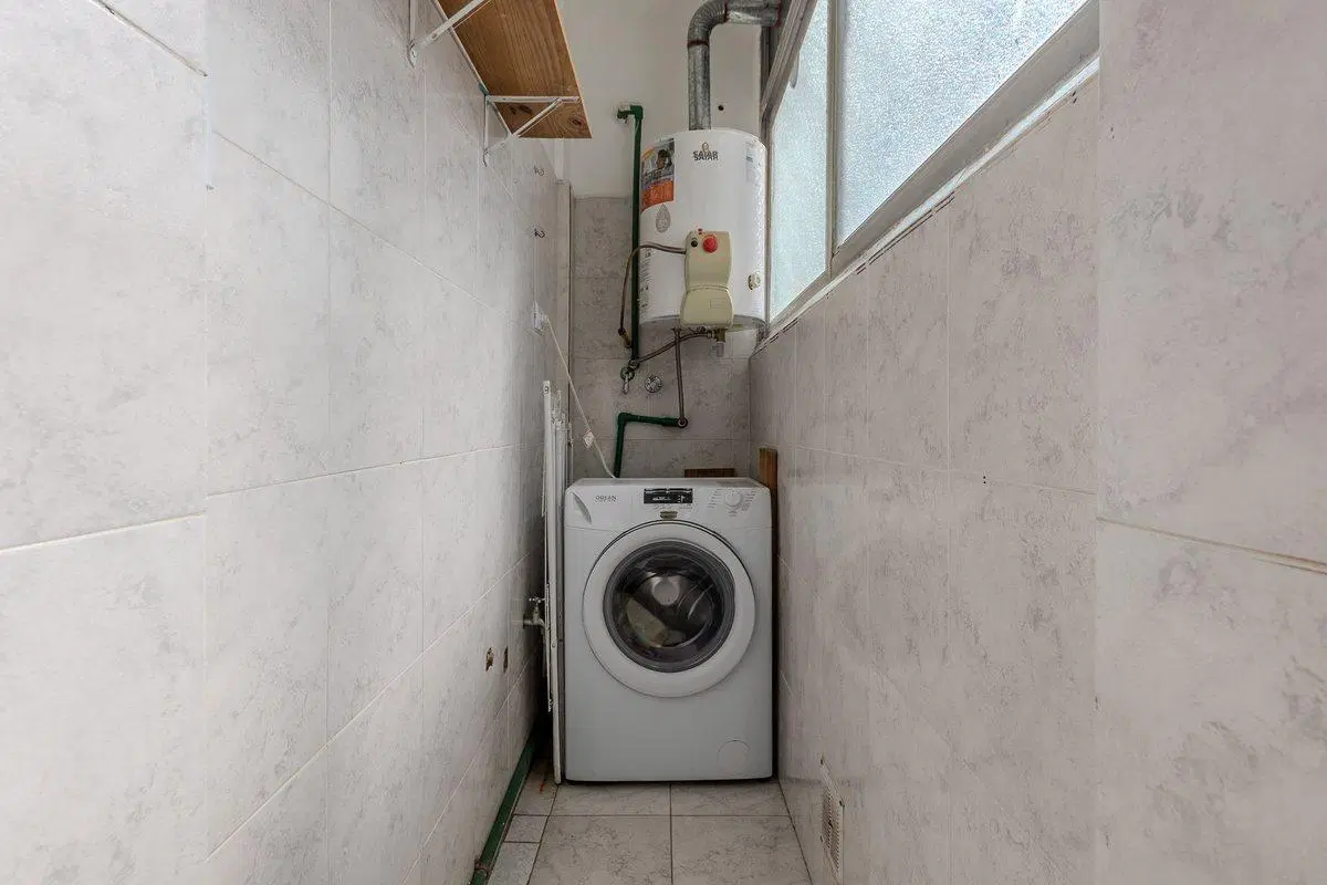 3 AMBIENTES C/BALCON 1ER PISO POR ESCALERA ALMAGRO 8