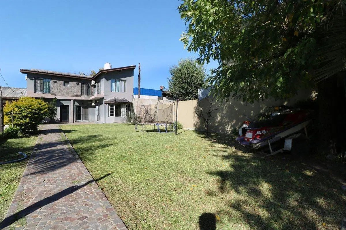 CASA EN VENTA 3 AMBIENTES/ DE VICENZO GRANDE 2