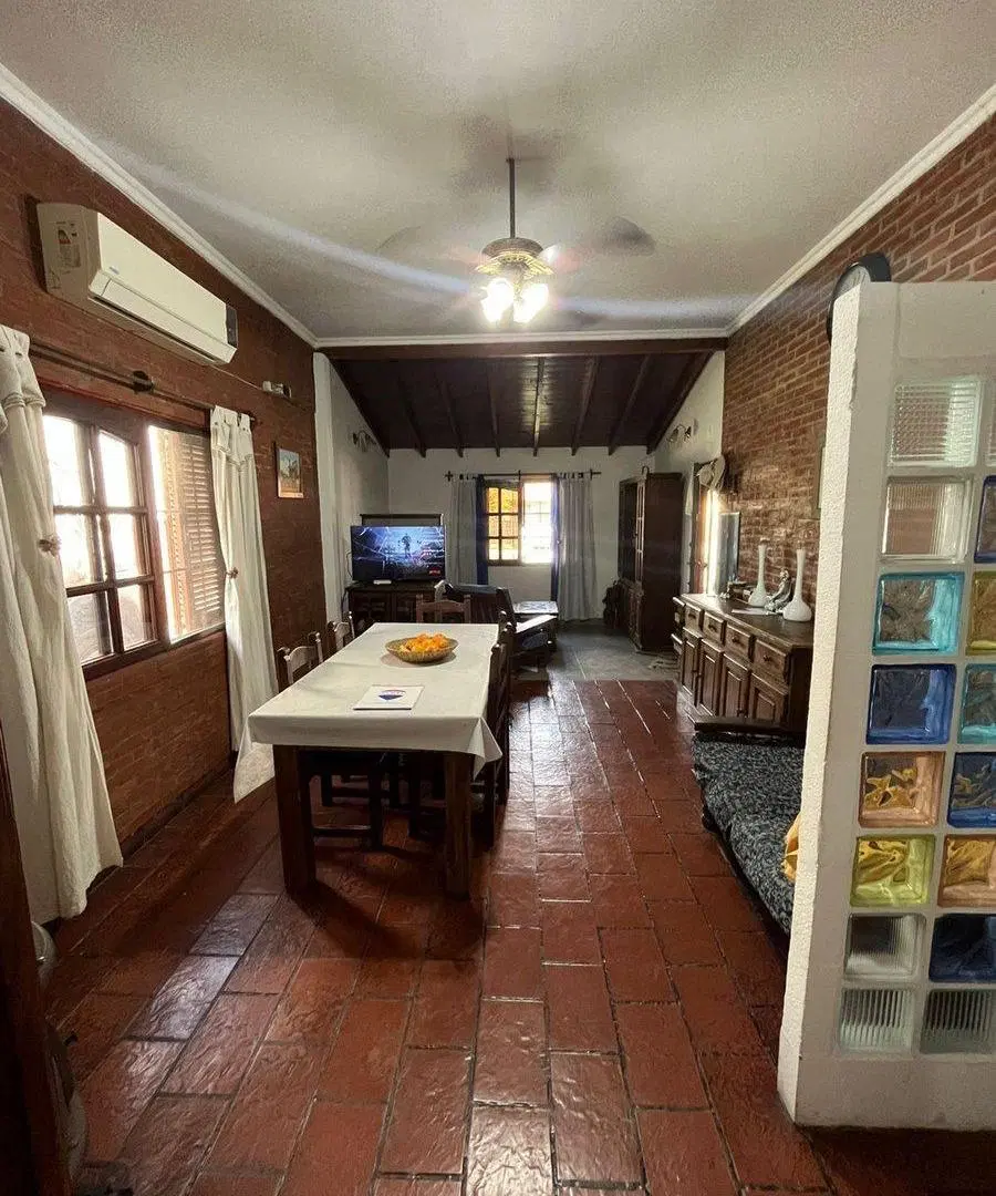 Venta Casa 4 ambientes c/jardin (Centro L.Guillón) 2