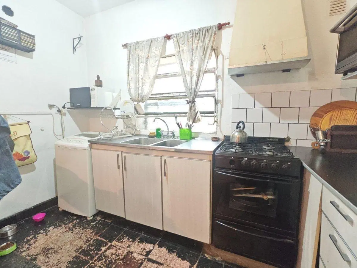 VENTA Casa 3 ambientes en Ituzaingó. Amplio lote. 4