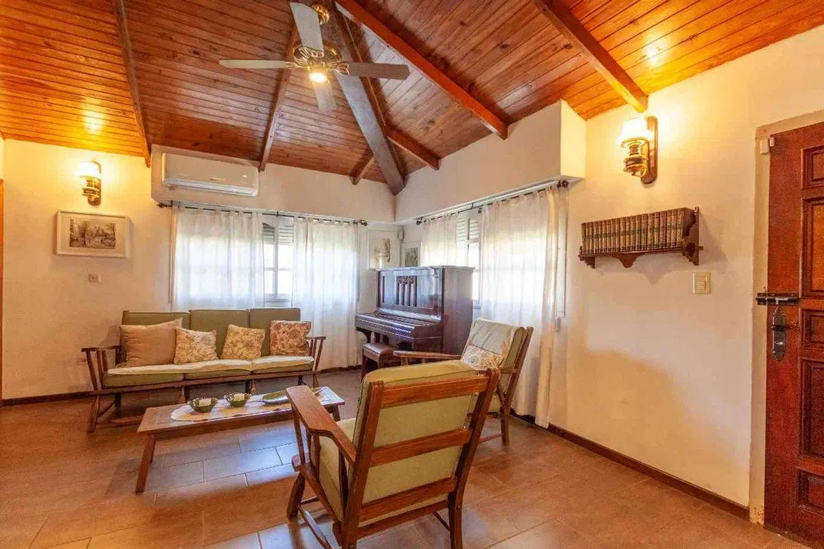 VENTA Casa 6 Amb. Con Piscina y Quincho en PALOMAR 8