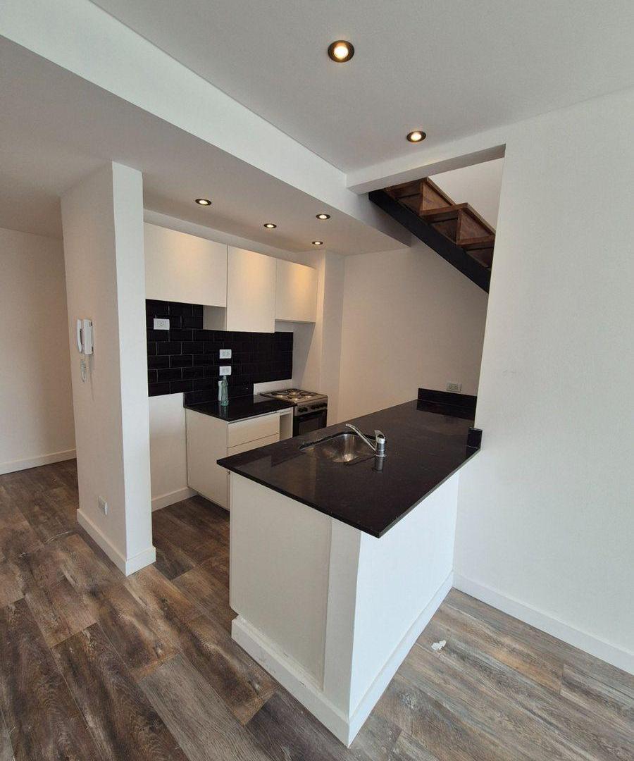 Foto de VENTA DUPLEX 2 AMB. C/BALCON TERRAZA VISTA ABIERTA, imagen 4