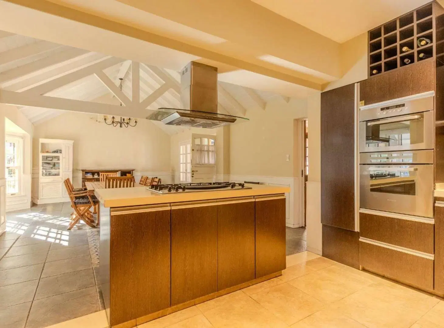 EXCELENTE CASA CHALET 6 AMBIENTES EN ADROGUE 4