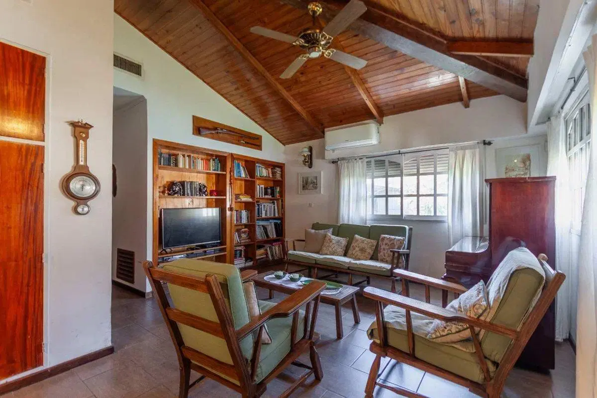 VENTA Casa 6 Amb. Con Piscina y Quincho en PALOMAR 5
