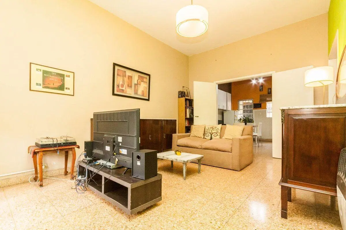 VENTA Casa 3 ambientes con local en Lomas. 3