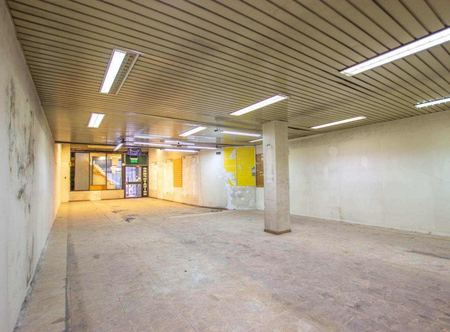 Foto de Importante local comercial en excelente zona, imagen 2