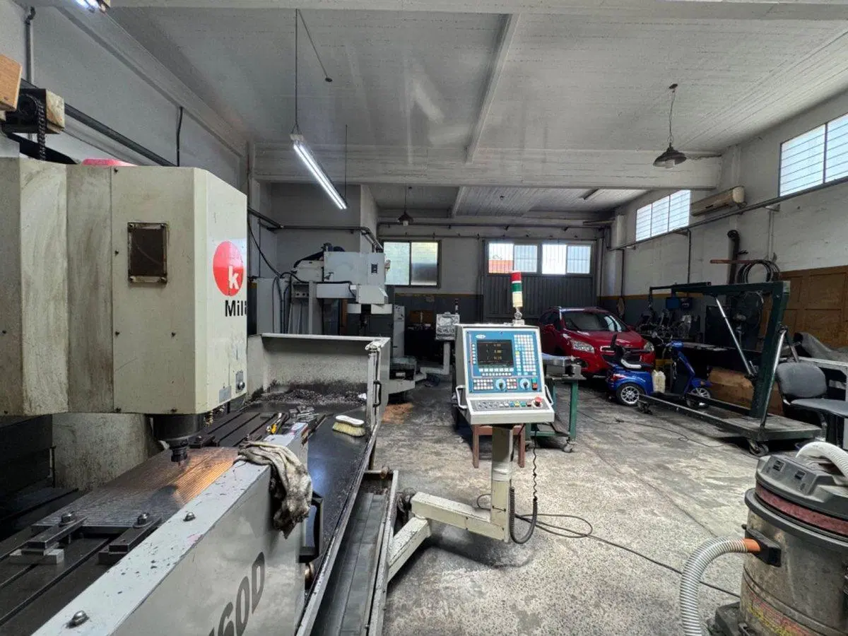 VENTA DE LOCAL INDUSTRIAL 8