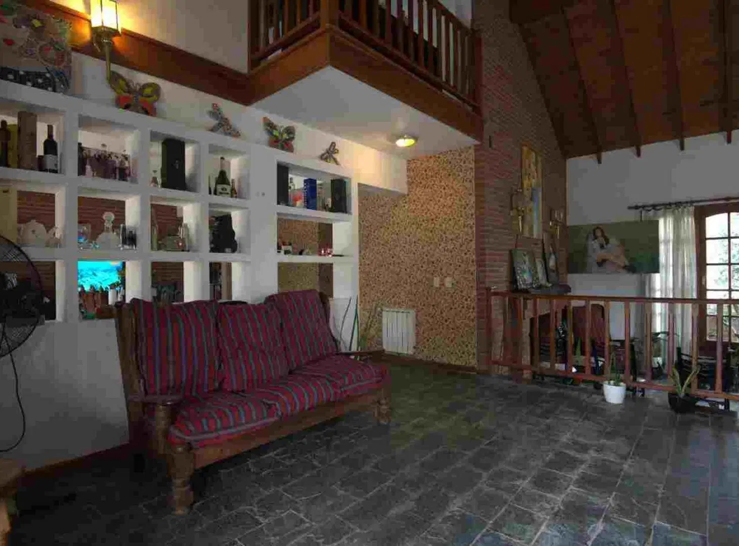 VENTA CASA 8 AMBIENTES AMPLIO TERRENO EN RANELAGH 5