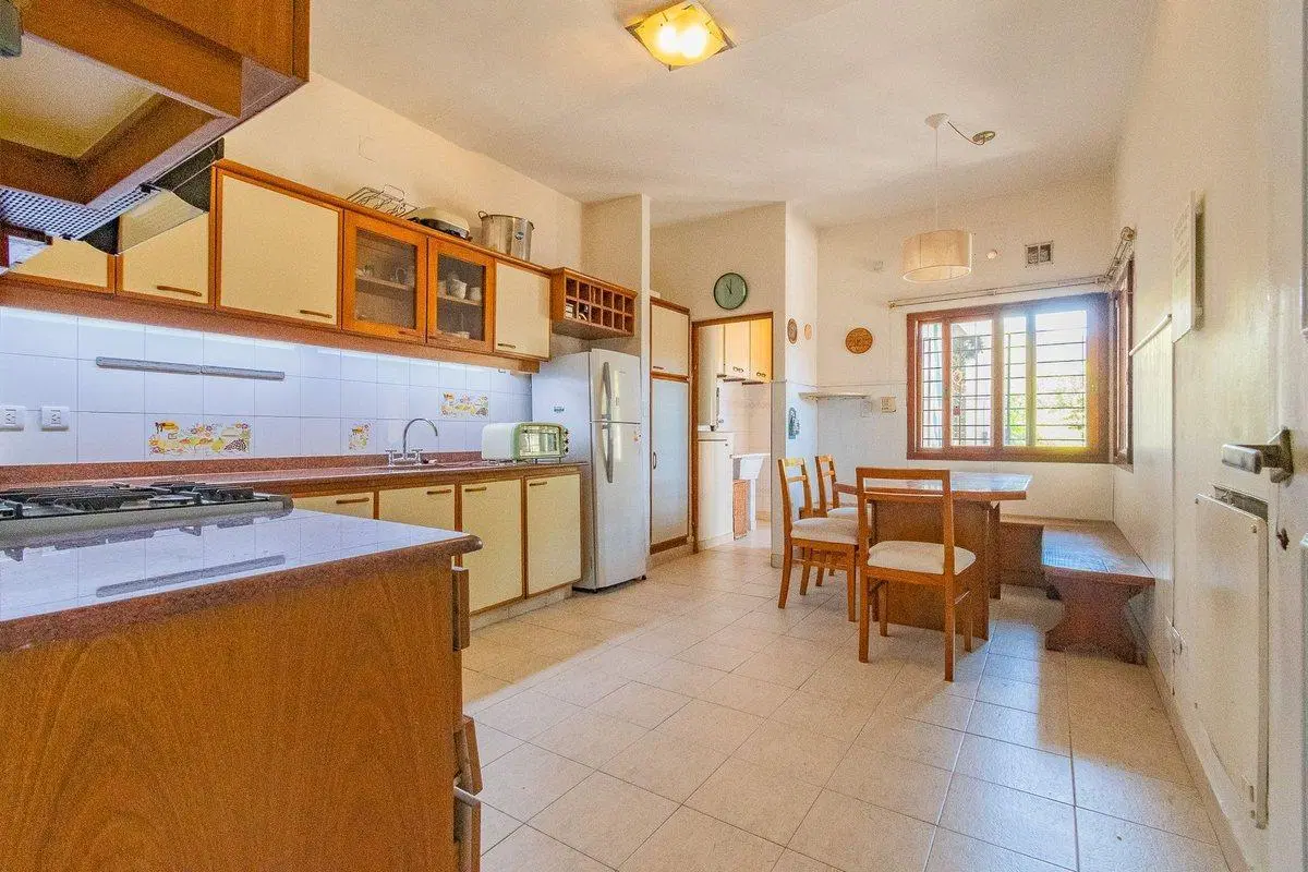 Venta Casa 6 amb jardin pileta cochera 3
