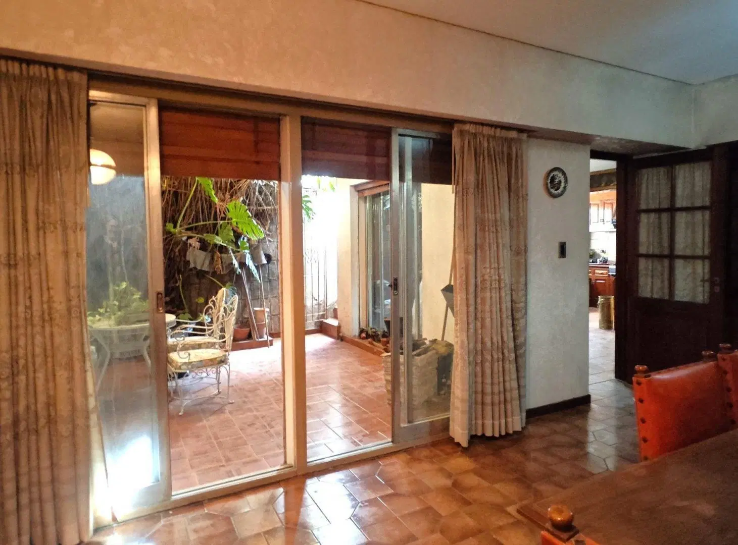 VENTA PH 4 AMBIENTES al frente en FLORES 4