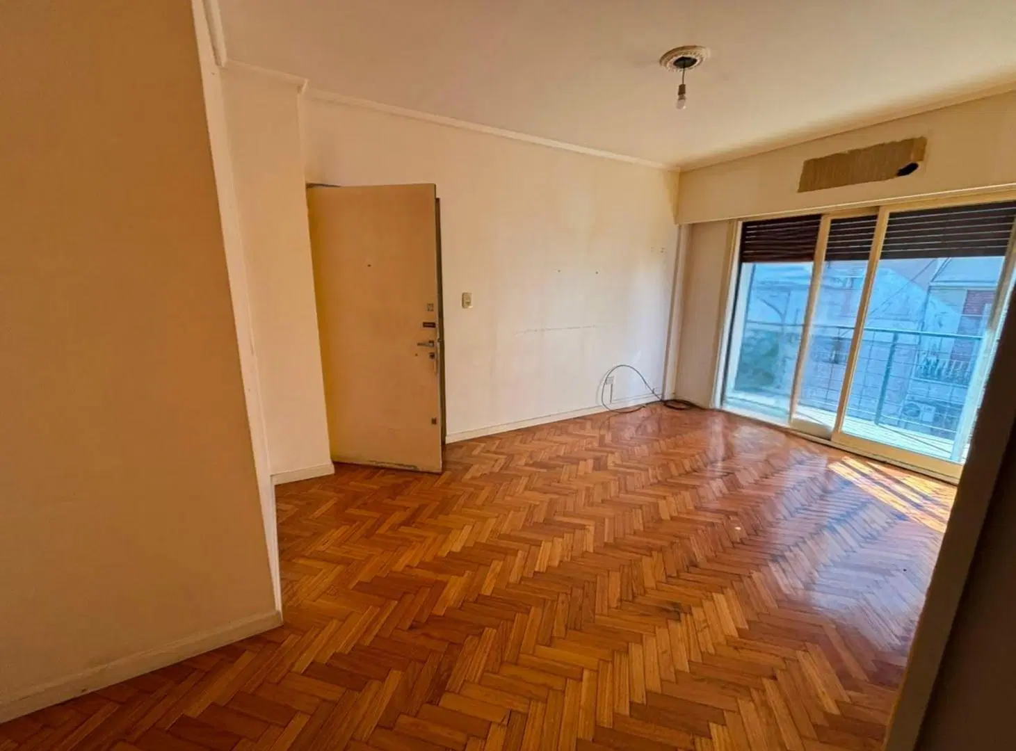 VENTA DEPARTAMENTO 2 AMBIENTES CON BALCÓN FLORES 3