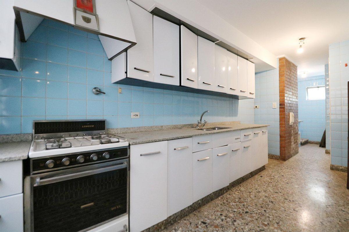Foto de VENTA PISO 4 AMBIENTES C/ DEP, BALCÓN Y COCHERA, imagen 5