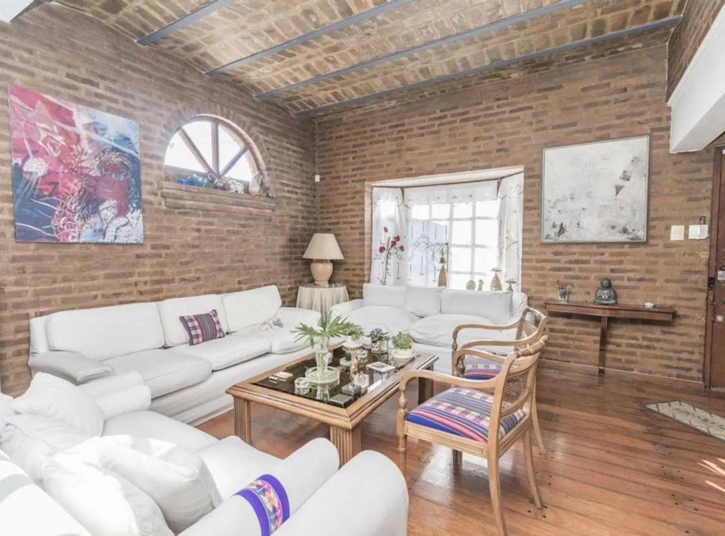 CASA 5 AMBIENTES CON COCHERA Y PATIO BARRIO RIVER 2
