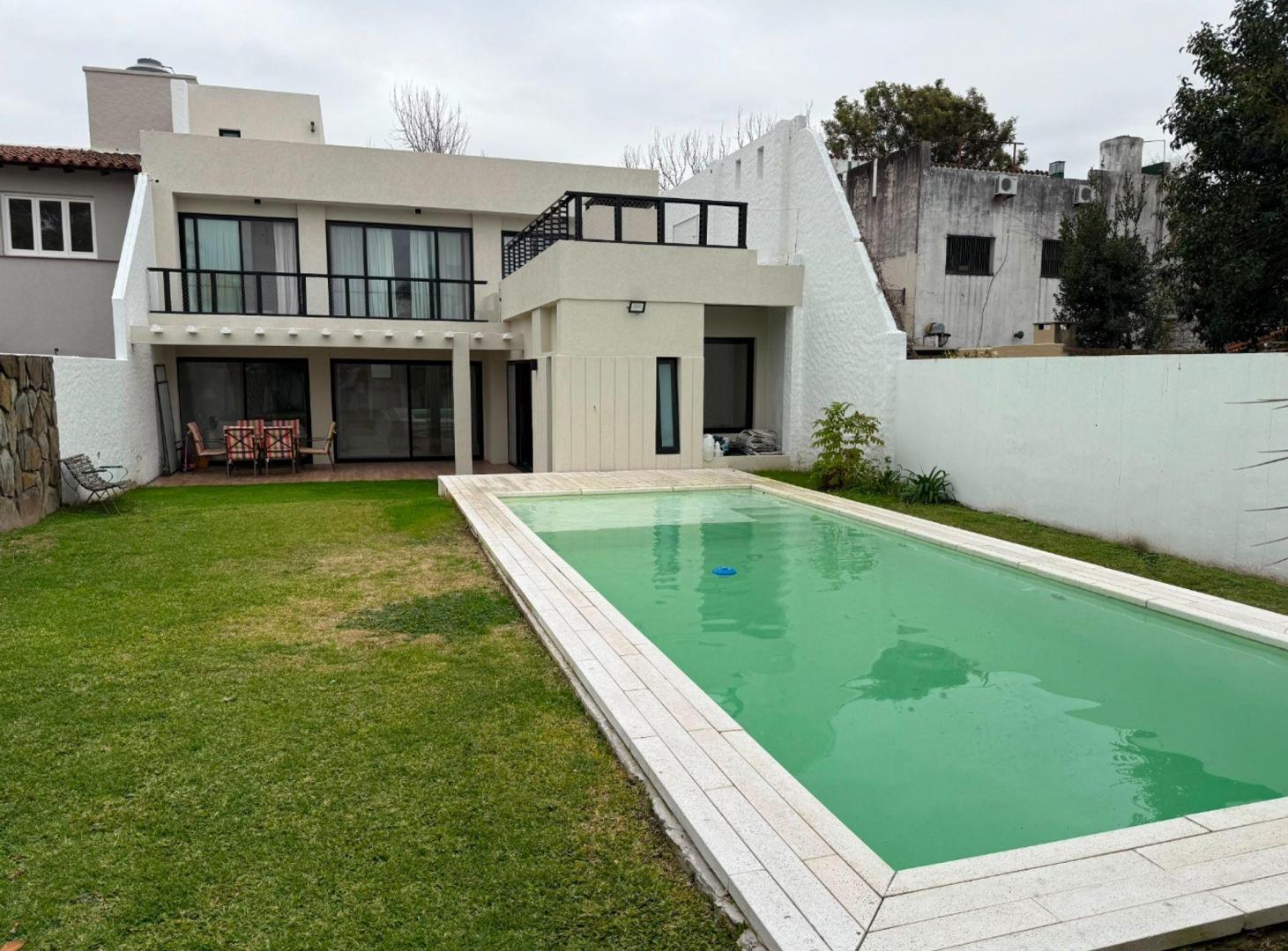 Foto de ALQUILER CASA 5 AMB C/ PILETA, JARDIN Y QUINCHO, imagen 1