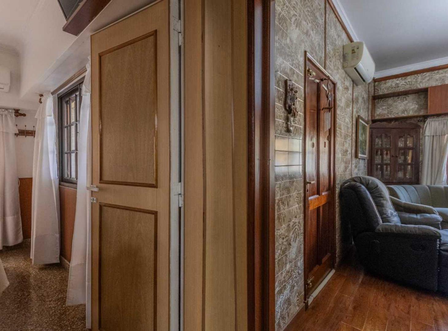 Foto de VENTA 5 AMB COCHERA QUINCHO PARQUE en R. CALZADA, imagen 2