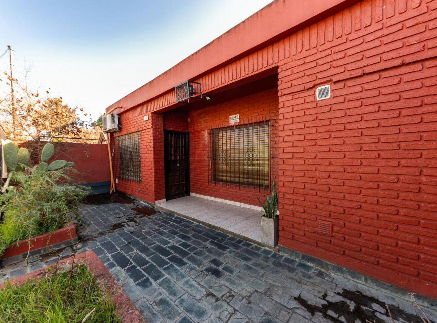 Foto de VENTA CASA 5 AMBIENTES EN MALVINAS ARGENTINAS., imagen 1