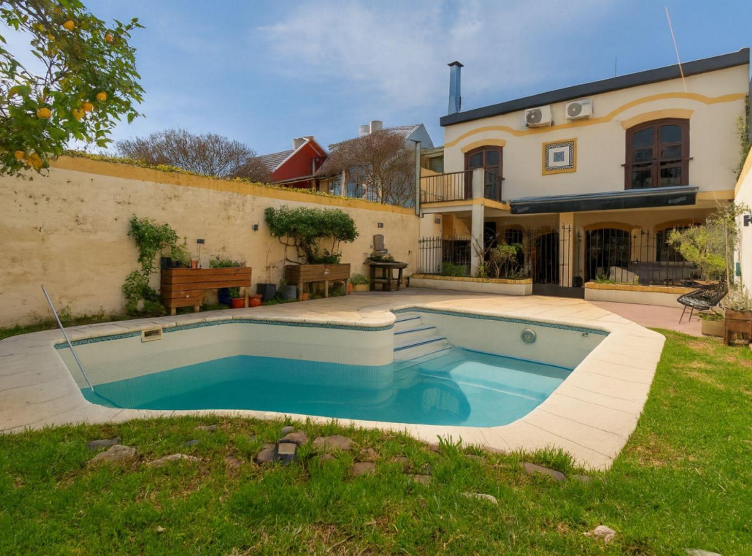 Foto de Venta Casa 5 amb V. Urquiza jardin pileta cochera, imagen 4