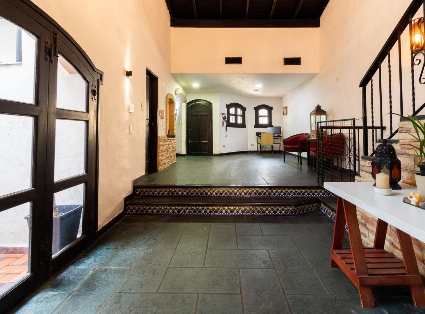 Foto de Venta Casa 5 amb V. Urquiza jardin pileta cochera, imagen 5